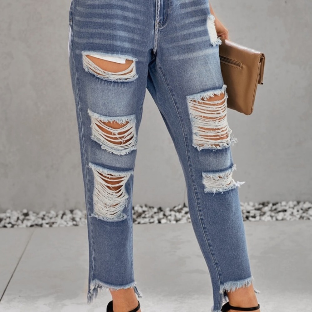 NWOT Destroyed/ Distressed Boyfriend Jeans - Picture 5 of 7